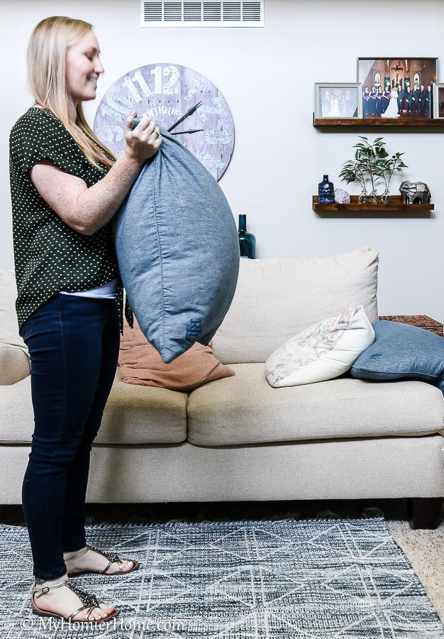 How to Fluff a Throw Pillow-2 Breathe some life into those flat pillows with my favorite pillow fluffing technique! You'll be singing this song in your head all day!