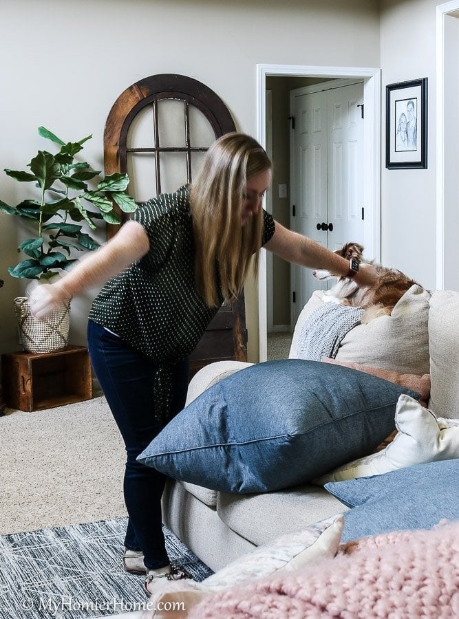 How to Fluff a Throw Pillow-4 Breathe some life into those flat pillows with my favorite pillow fluffing technique! You'll be singing this song in your head all day!