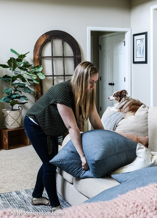 How to Fluff a Throw Pillow-5 Breathe some life into those flat pillows with my favorite pillow fluffing technique! You'll be singing this song in your head all day!