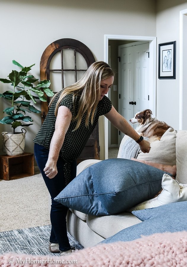 How to Fluff a Throw Pillow-6 Breathe some life into those flat pillows with my favorite pillow fluffing technique! You'll be singing this song in your head all day!