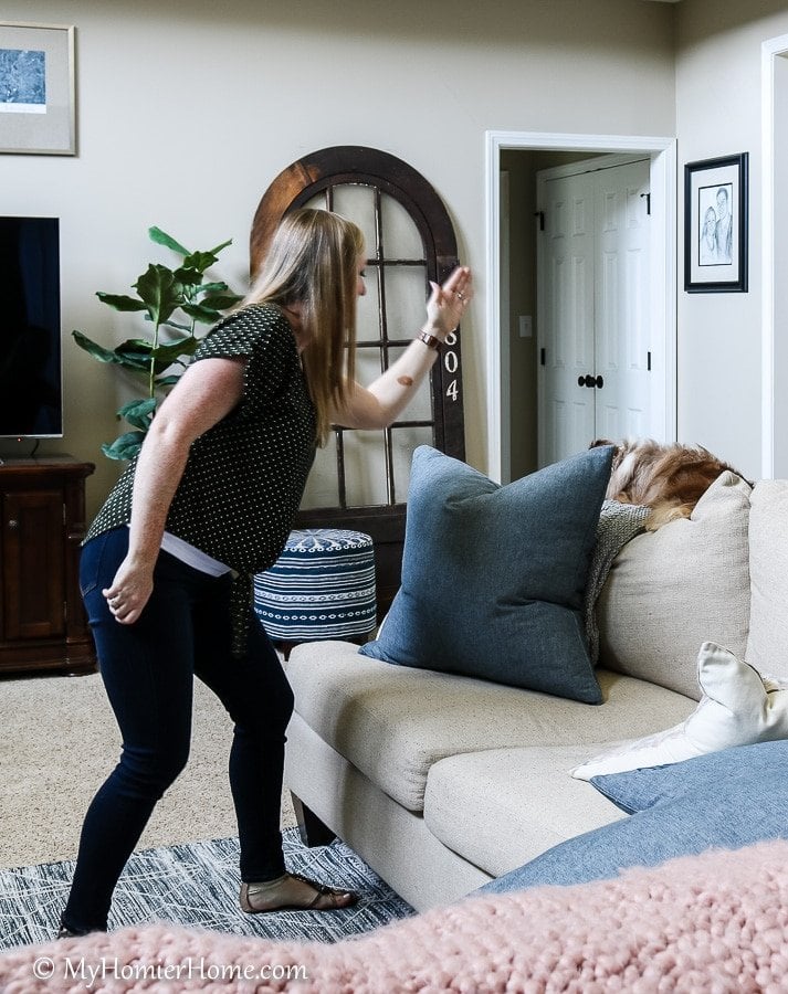 How to Fluff a Throw Pillow-8 Breathe some life into those flat pillows with my favorite pillow fluffing technique! You'll be singing this song in your head all day!