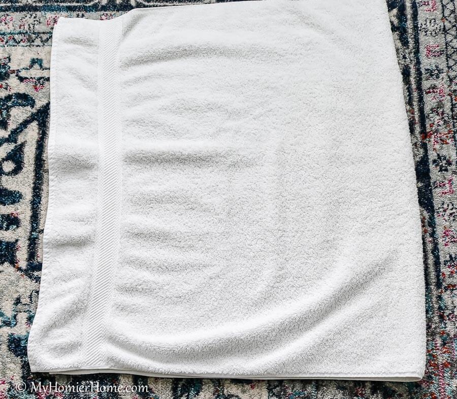 Linen Closet Organization (1) Things falling on you when you open your linen closet? Wondering what this stuff even is? Take back your closet by following my tips to get organized!